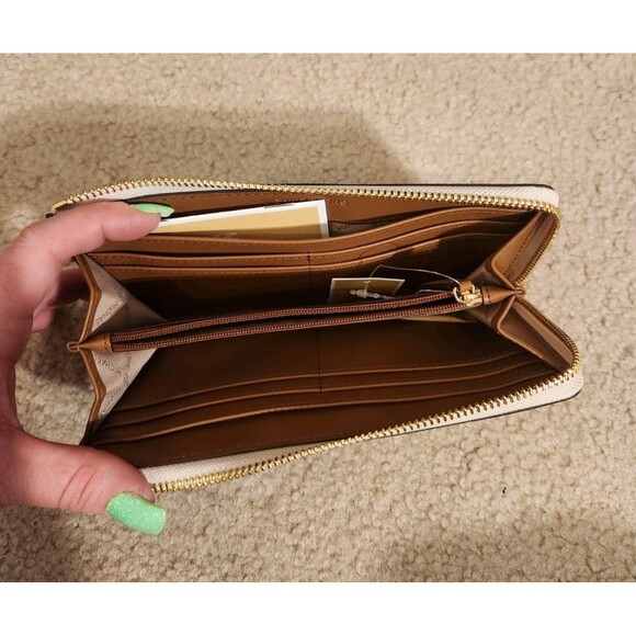 Michael Kors 32T5GTTE9B Jet Set Travel Continental Wristlet Wallet - Vanilla - Picture 2 of 5